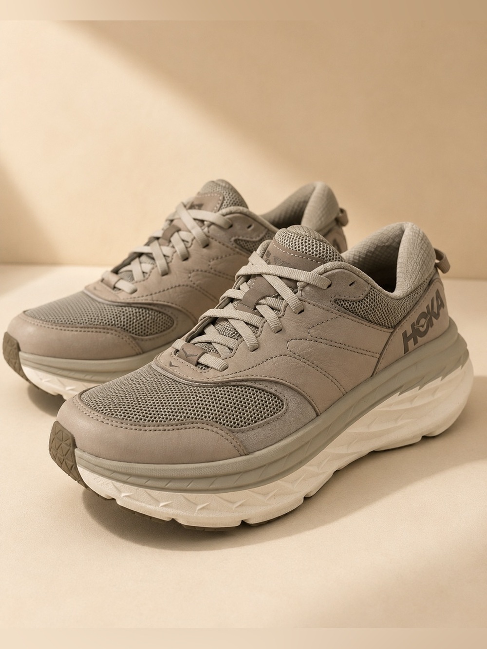 HOKA Bondi L Leather Running Shoes

Women’s US 9.5 | Men’s US 8.5 #24